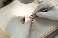 유물_은제유물_3_문연901-2-처리과정-이물질 제거3-동산문화재-금속-덕수궁 즉조당 상량문_서울시_2012_문화재보존과학센터_제3유형.jpg이미지